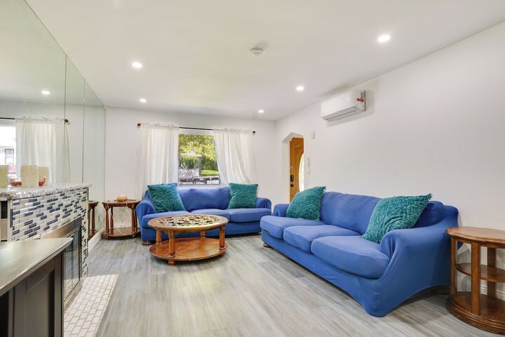 4 Mi to Nyc Shared Yard: Englewood Apartment!