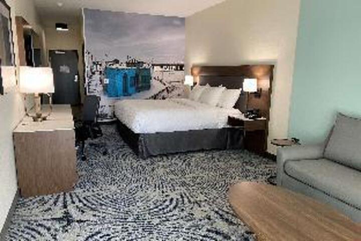 Suite 5 of 18