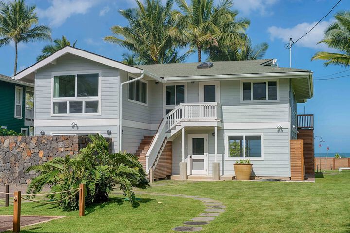 Hanalei Beachfront 3 Bedroom Home by RedAwning