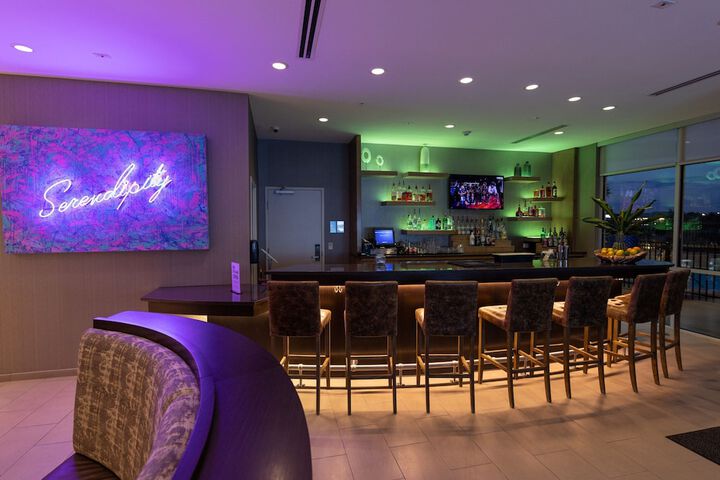 Lounge 46 of 58