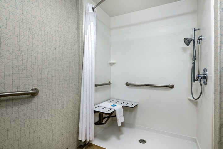Holiday Inn Express & Suites Grenada by IHG