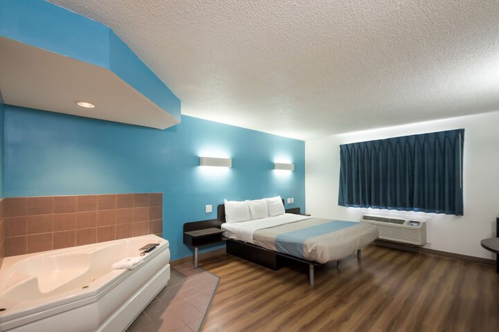 Motel 6 Rothschild WI