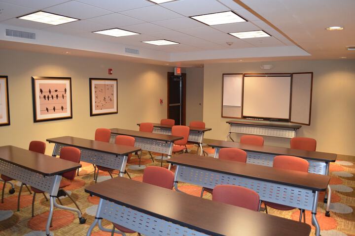 Staybridge Suites Bowling Green by IHG
