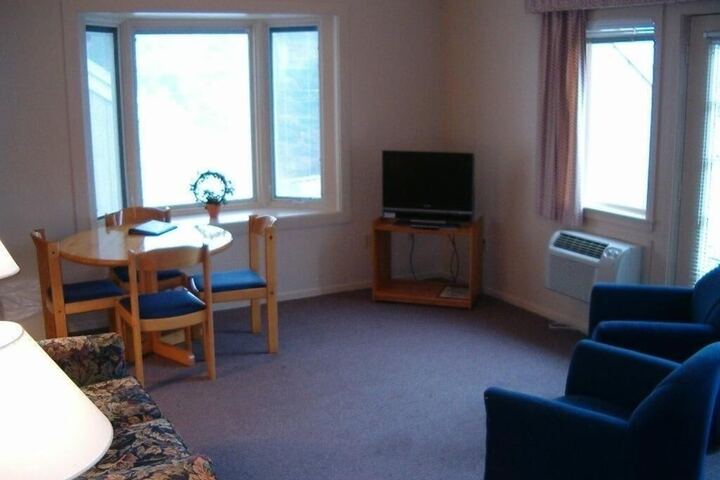 Room 9 of 25