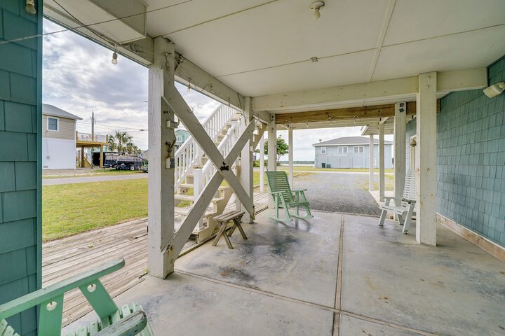 Topsail Beach Vacation Rental: Steps to Shore!