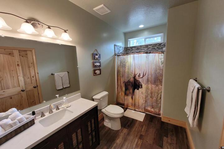 East Zion Trails Retreat-Hot tub Resort Amenities, Exceptional