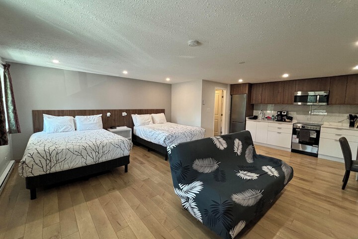 Room 6 of 28