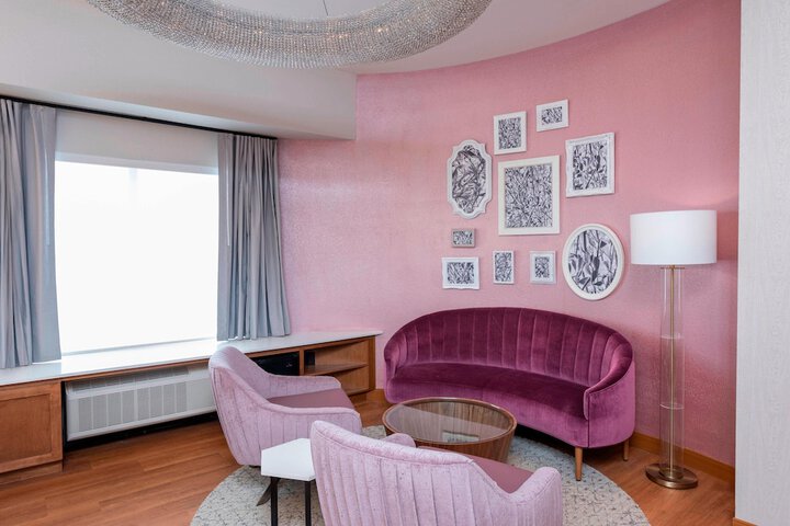 Room 32 of 82