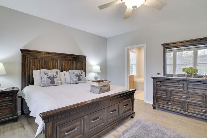 The Nest at Pinecrest by Avantstay Spacious Deck Game Room, Fire Pit