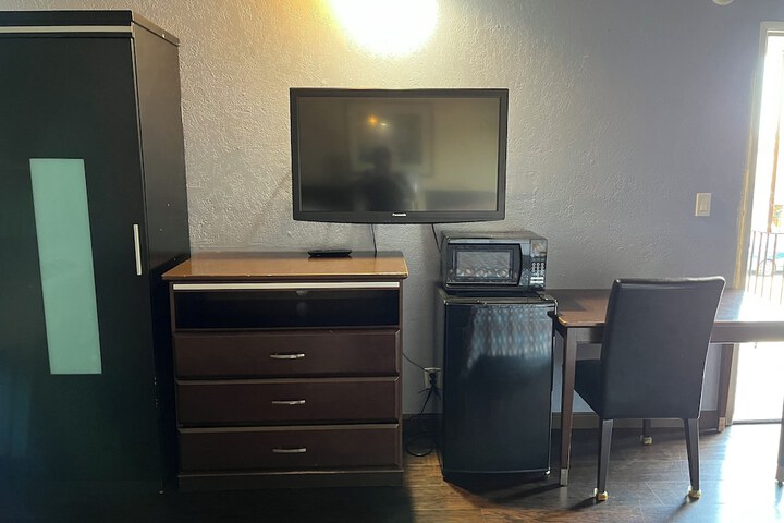 Room 7 of 16