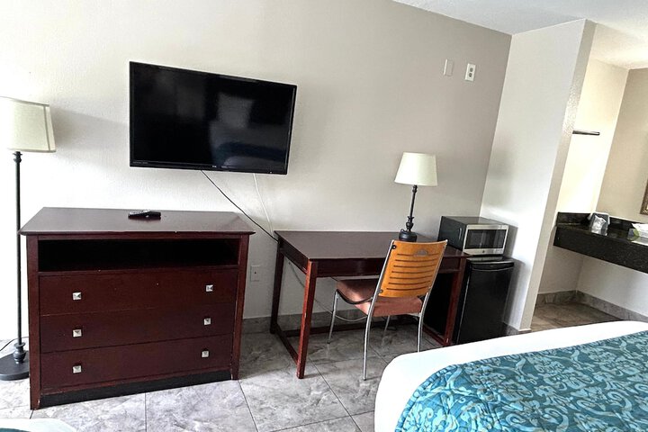 Shining Light Inn & Suites