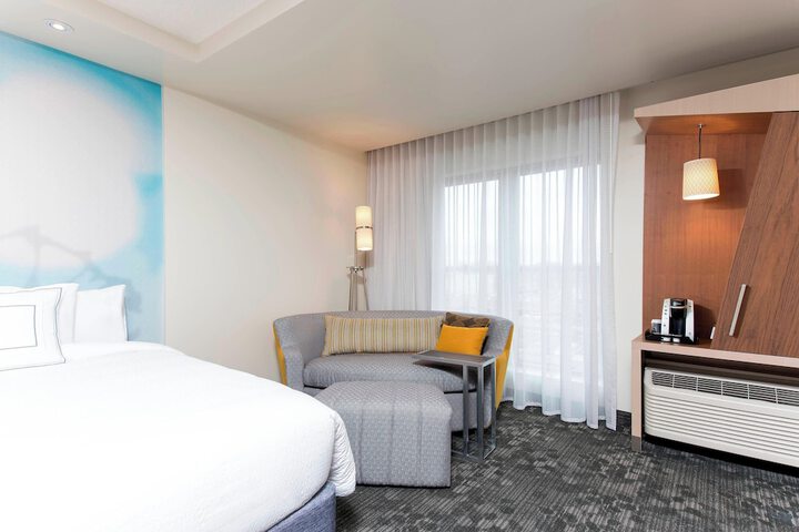 Courtyard by Marriott Holland Downtown
