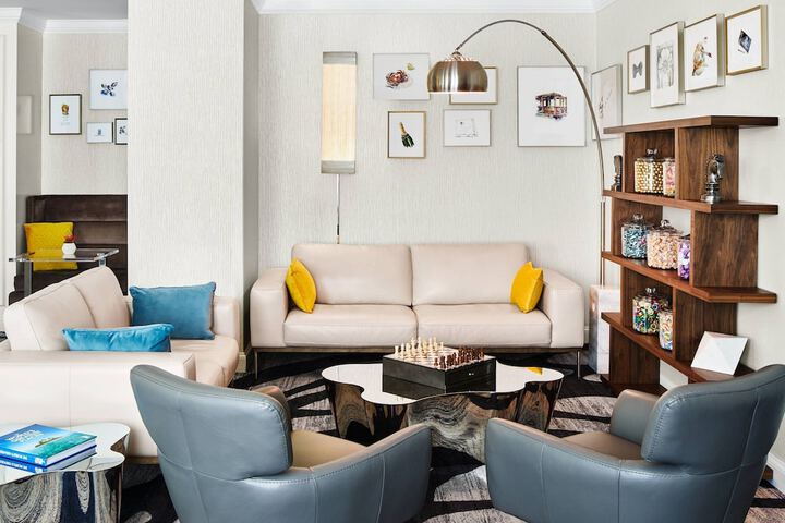 Lounge 90 of 102