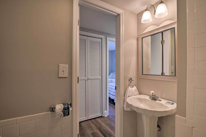 Pawleys Island Condo Retreat w / Beach Access!