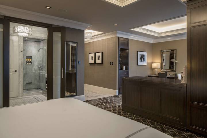 Room 32 of 87