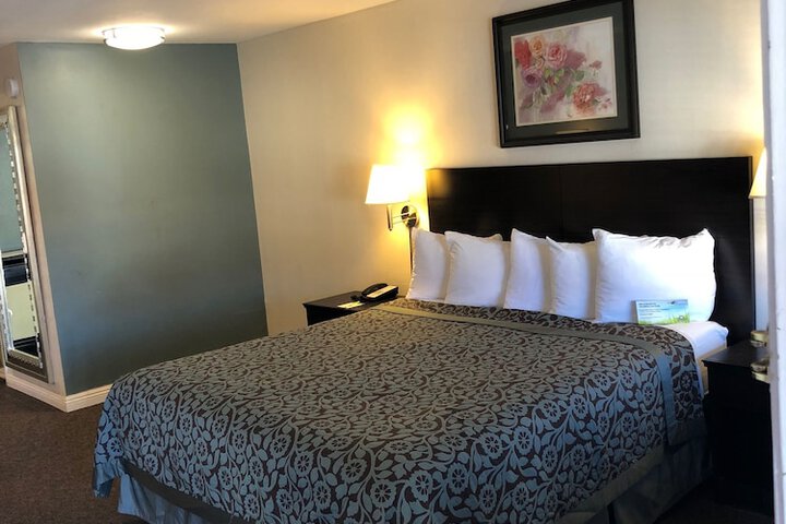 Room 13 of 26