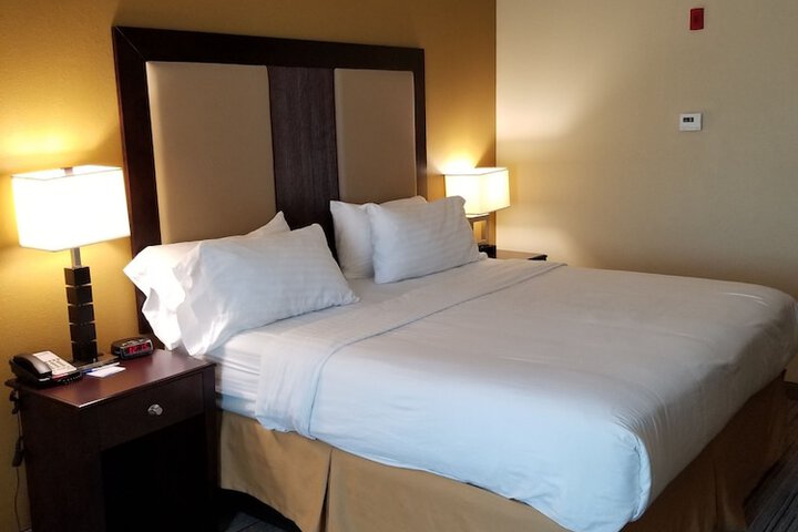 Holiday Inn Express & Suites Gulf Shores by IHG