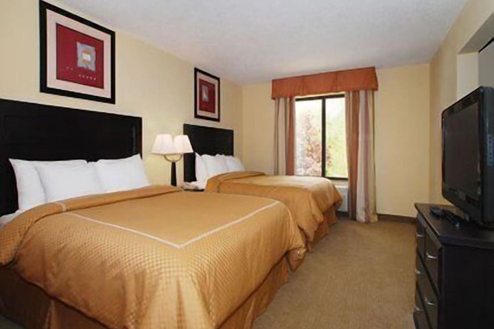 Room 32 of 40