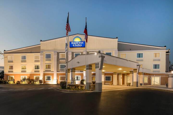 Days Inn & Suites by Wyndham Union City
