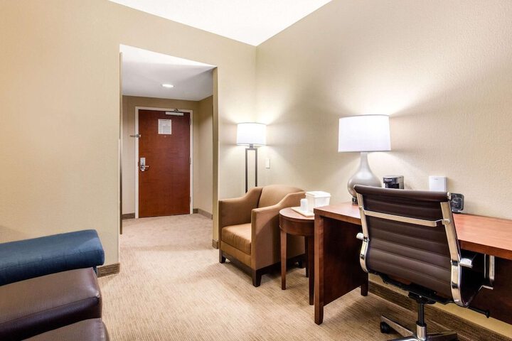 Comfort Suites Manchester near Arnold AFB