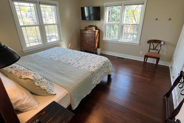 State Street Cottage Suite 2