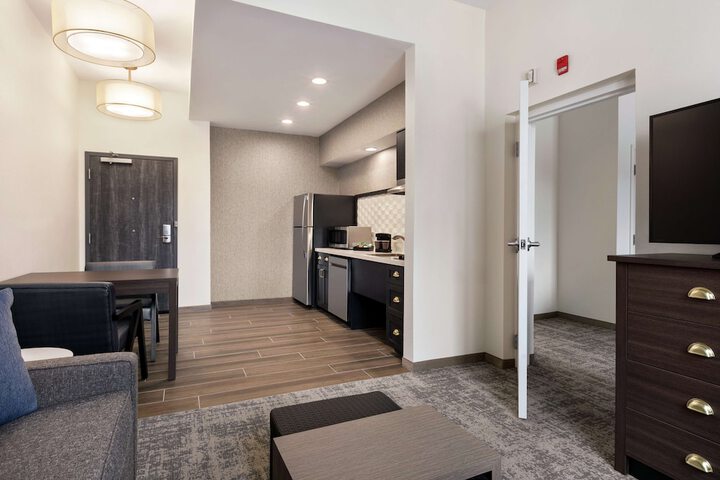 Room 33 of 46