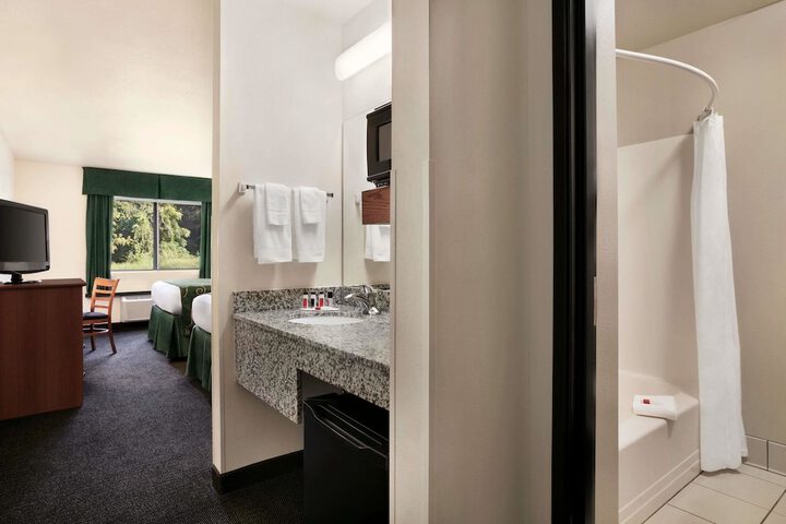 Room 12 of 16