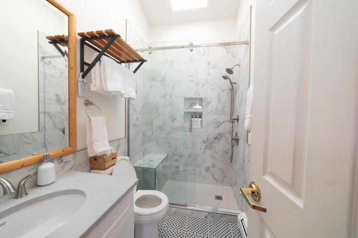 Beaujolais Boutique B & B at Theas House- Adults Only