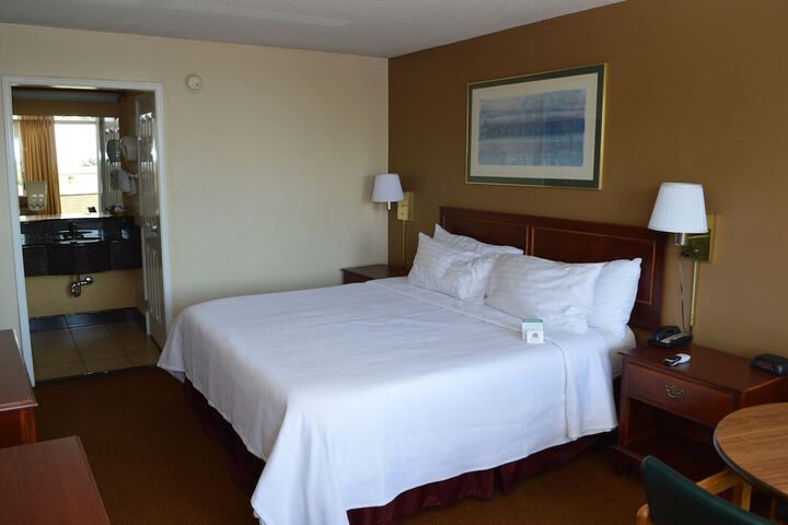 Room 10 of 33