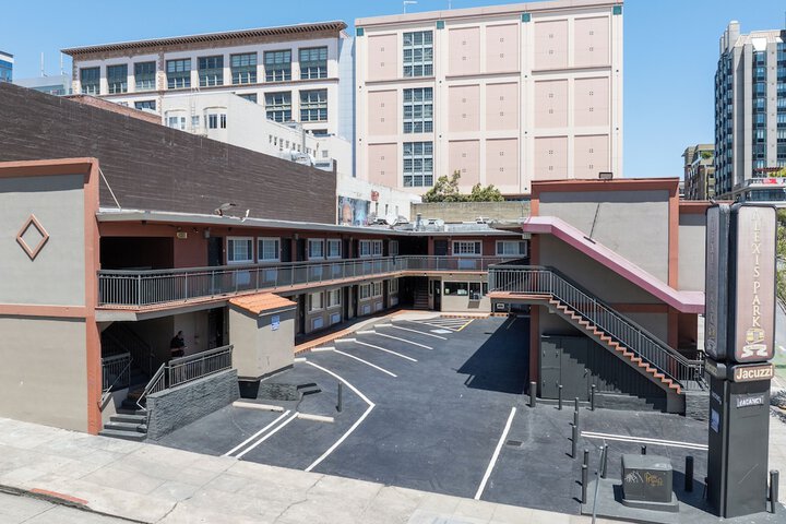 Alexis Park Hotel