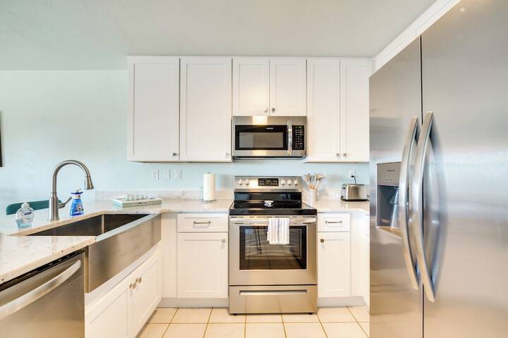 Cedar Key Condo w / Balcony & Gulf Views!
