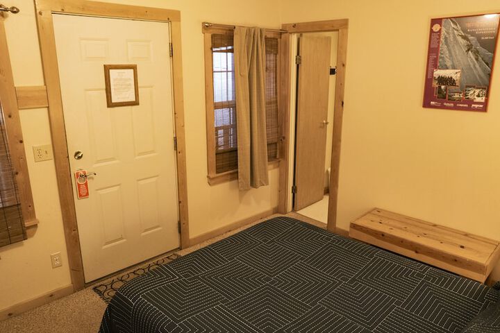Whittakers Motel & Historic Bunkhouse