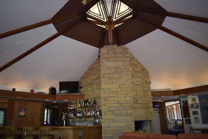 Lounge 38 of 59