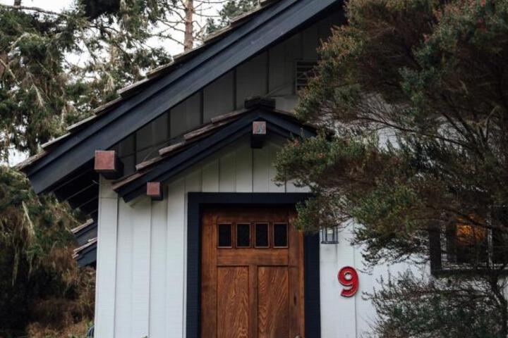 The Andiron Seaside Inn & Cabins