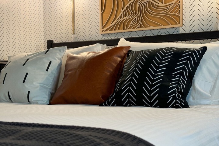 The Aurora Inn & Cottages