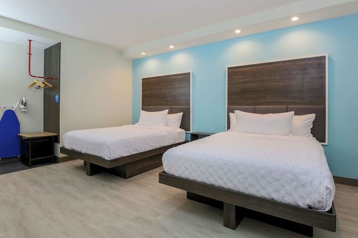 Room 14 of 33