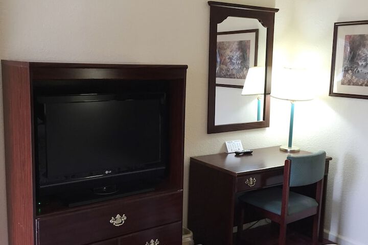 Room 11 of 27