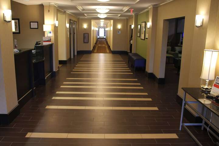 Holiday Inn Express & Suites Starkville by IHG