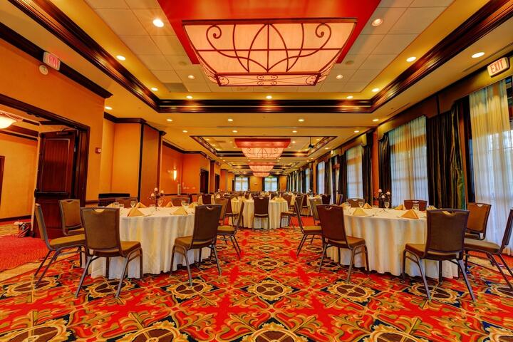 Ballroom/Hall 121 of 137