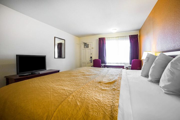 Room 10 of 27