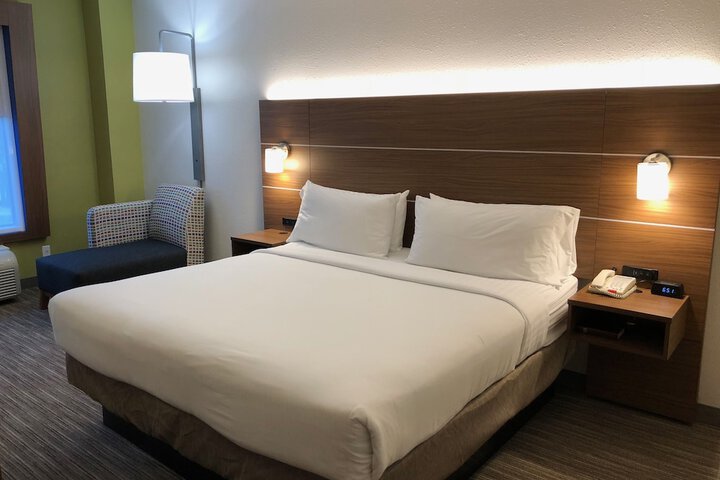 Room 27 of 52