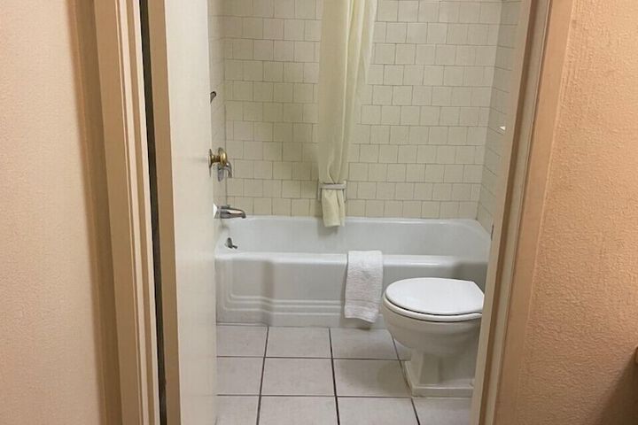 Room 17 of 34