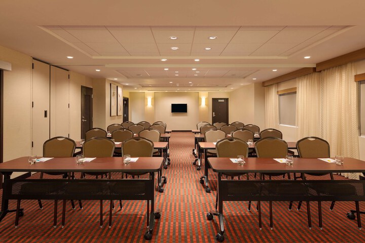 Hyatt Place Phoenix / Chandler-Fashion Center