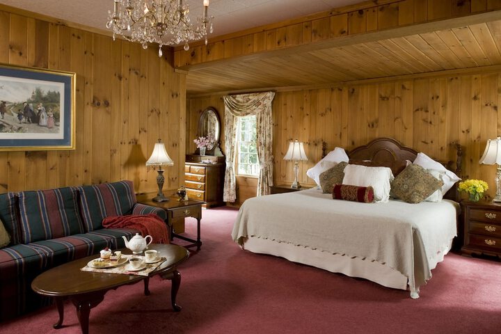 1906 Pine Crest Inn