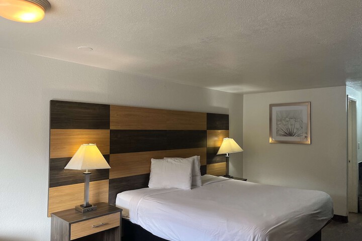 Room 8 of 14