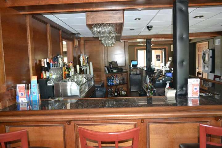 Lounge 36 of 38