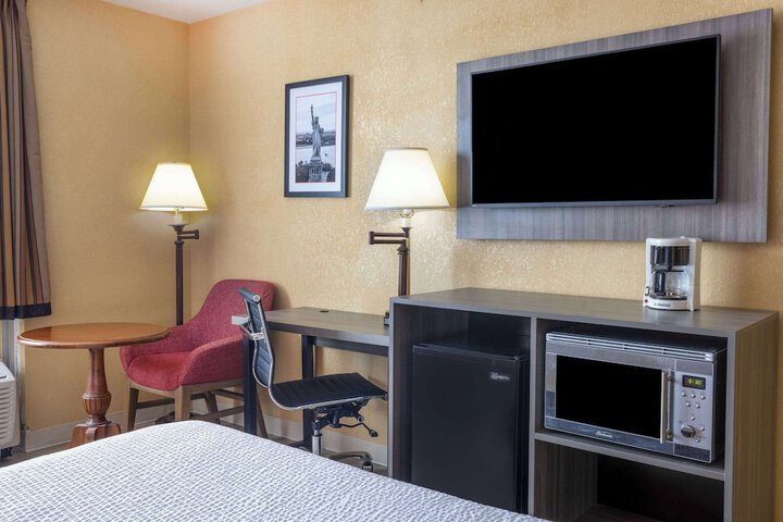 Room 33 of 49