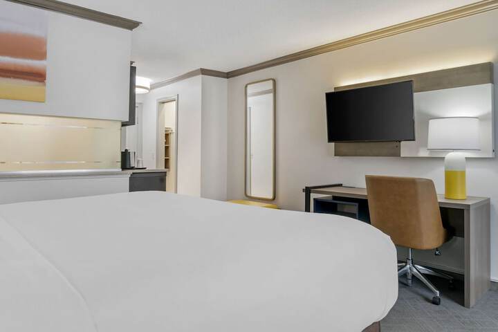 Room 14 of 36