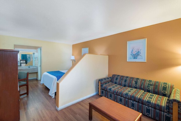 Room 7 of 17