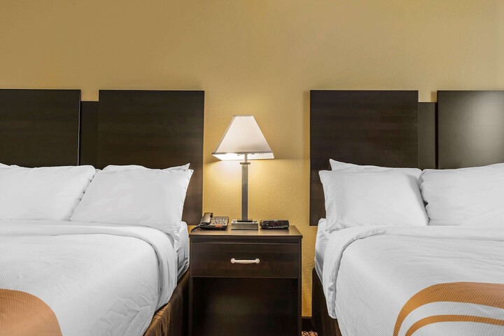 Room 25 of 38